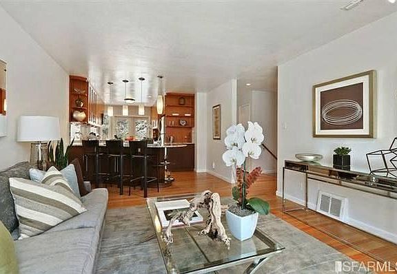 5th image of 334 Los Palmos Dr