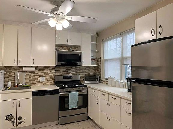 3rd image of 59 Dongan Ave #2