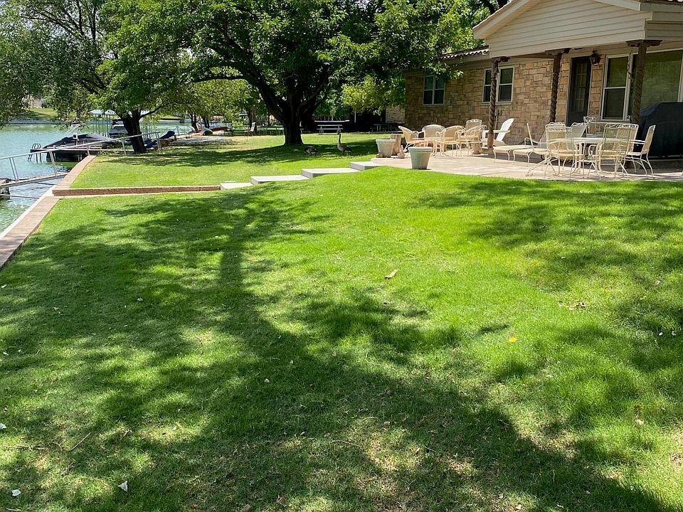 2nd image of 135 Bayshore Dr