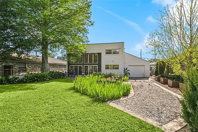 221 Highway Dr — Photo 16