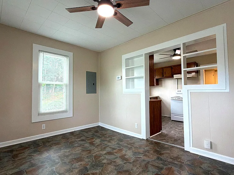540 Oakwood St — Photo 16