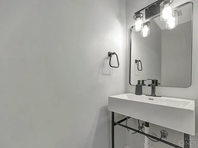 9777 Bunker Hill Ln — Photo 4