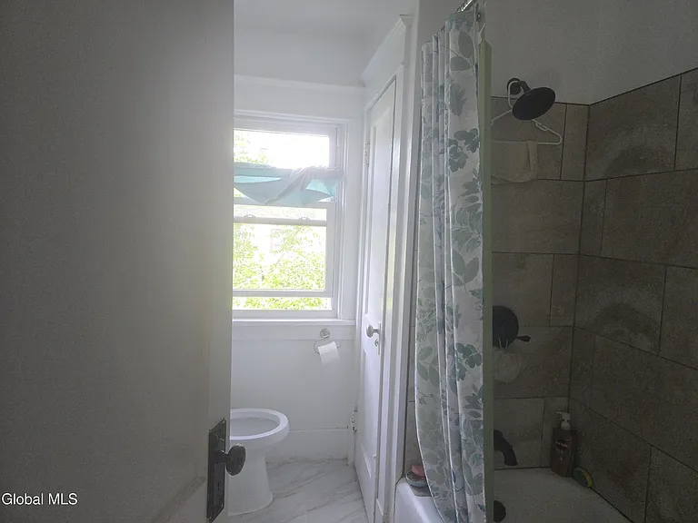 86 Benson St — Photo 7