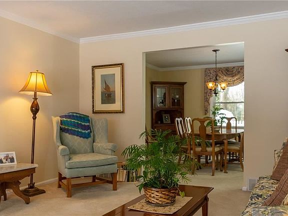 4th image of 30507 Manhasset Dr