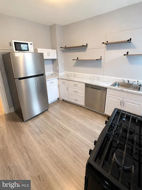 3 bed, 1.5 bath, 2006 sqft, $1,700 — Photo 4