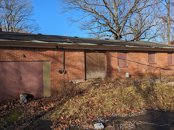 5th image of 3925 N Drexel Ave