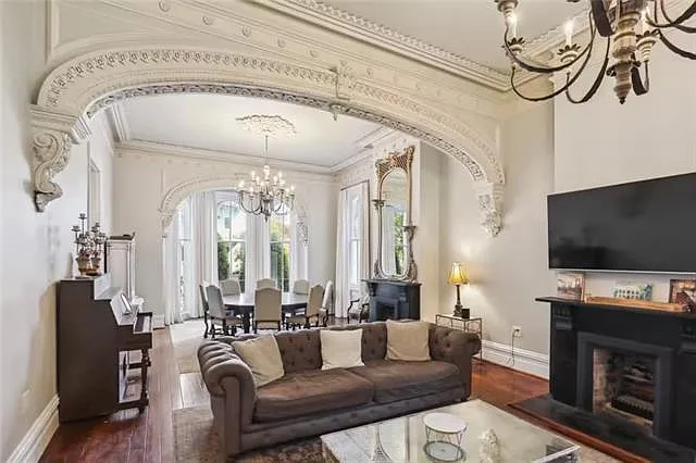 1229 Annunciation St — Photo 3