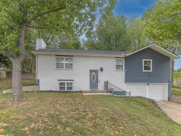 6709 NW Eastside Dr, Parkville, MO 64152