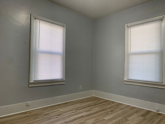 3rd image of 2414 Kenwood Ave