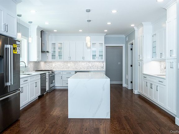 3rd image of 19 Beverly Road