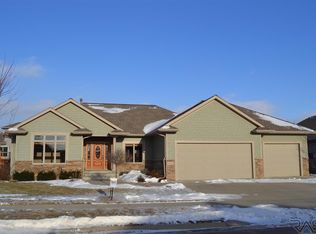 8208 S Grass Creek Dr, Sioux Falls, SD 57108