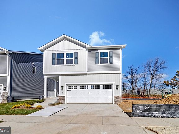 4th image of 5728 Howard Dr