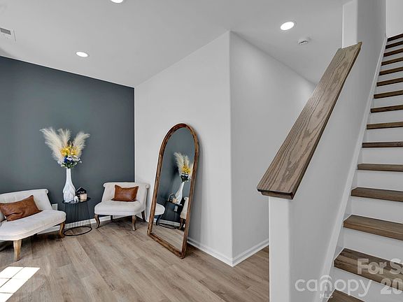 4th image of 8131 Kings Creek Dr