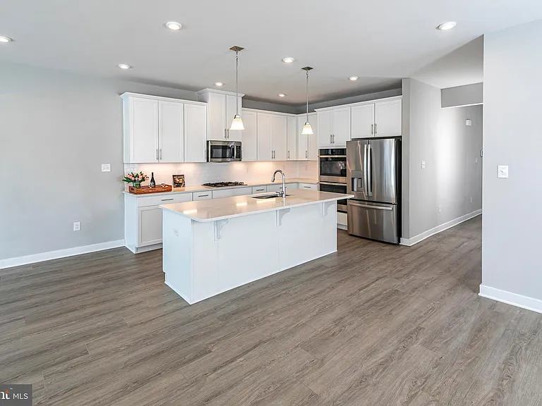 2410 Lenox Dr — Photo 10