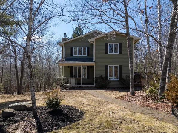 6 Devonport Ave, Fall River, NS B2T 1A4