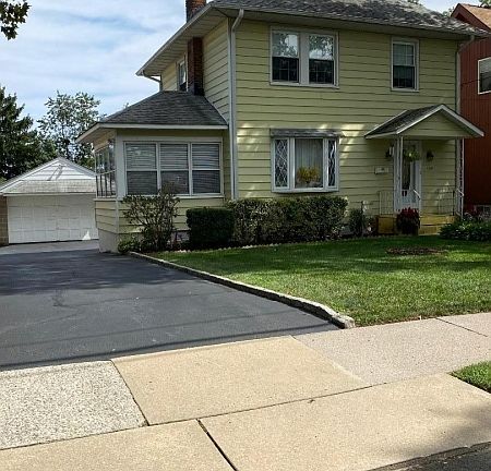 2nd image of 130 Crestwood Ave
