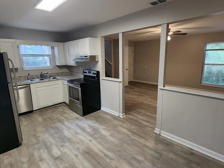 2479 Dundee Dr — Photo 3