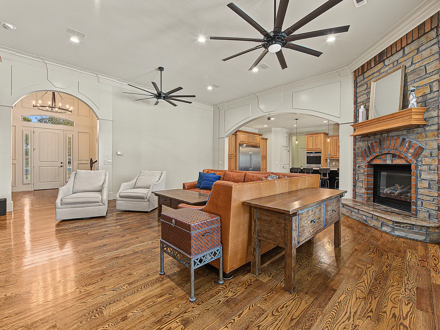 5 bed, 3700 sqft, $5,700 — Photo 4