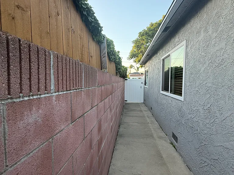 759 W 18th St — Photo 10