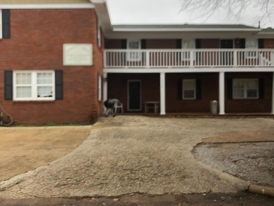 2nd image of 731 1/2 12th St APT E