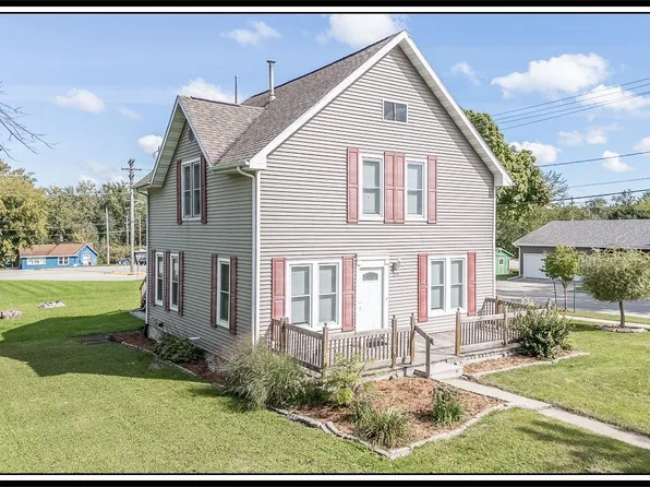 215 E Spring St, New London, WI 54961