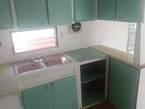 2nd image of 820 Red Oak Ave Unit 3