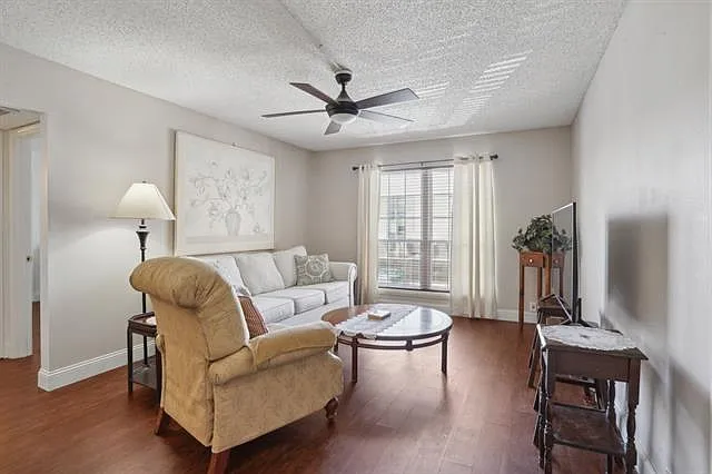 2 bed, 2.0 bath, 1000 sqft, $1,750 — Photo 3