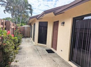 401 Springdale Cir, Palm Springs, FL 33461