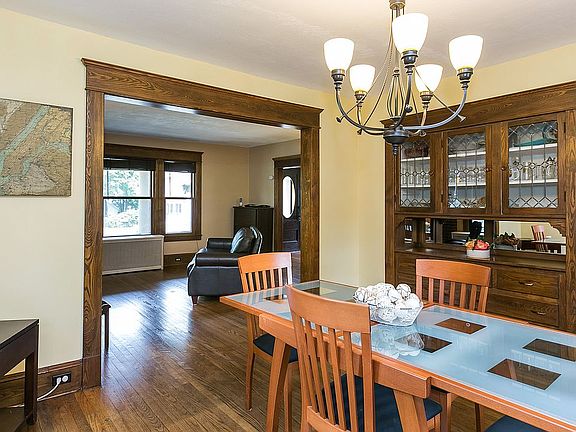 Large Dining Room w/storage