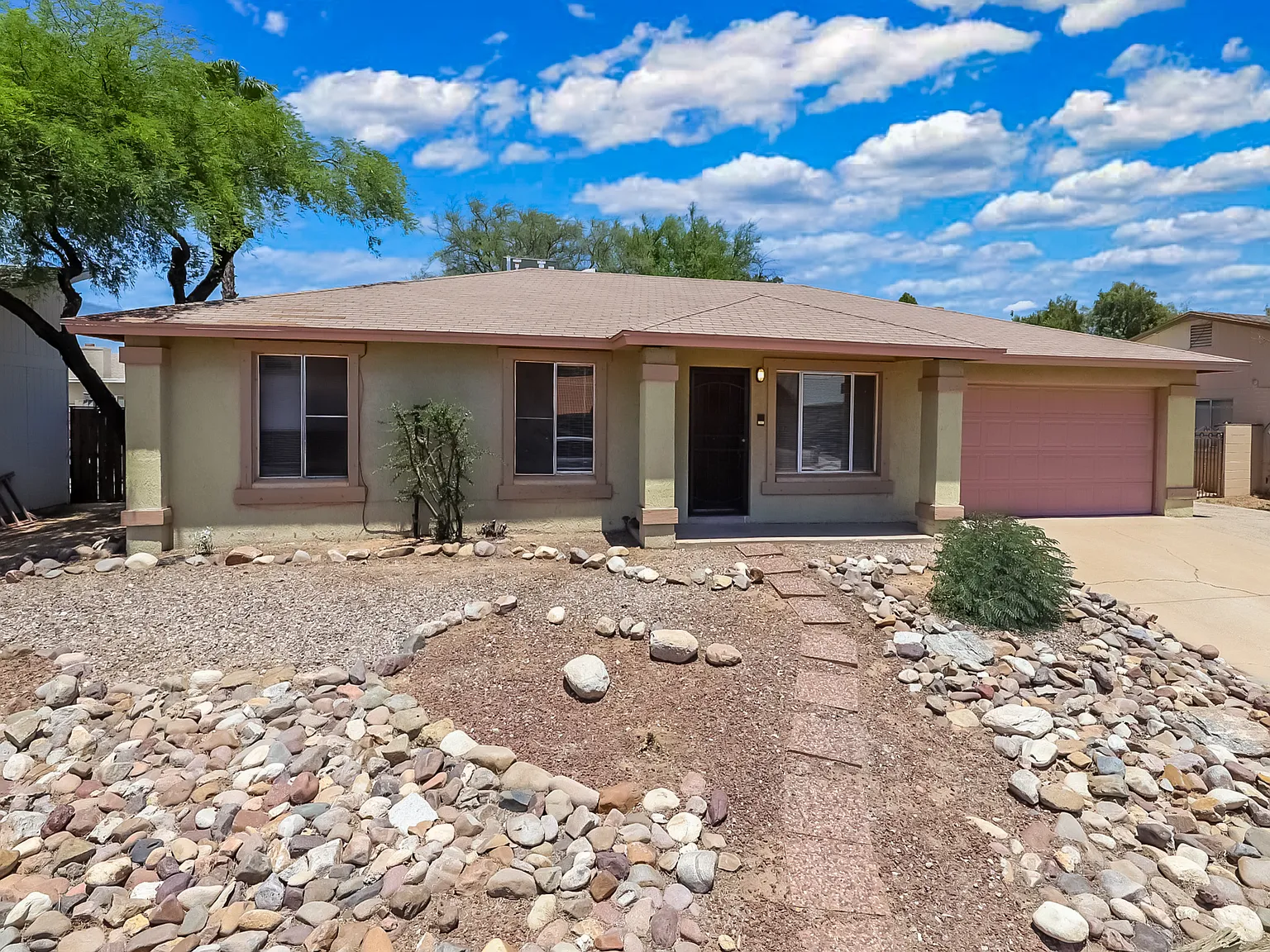 Tucson, AZ - House - $2,095.00 Available June 2024 — Photo 2