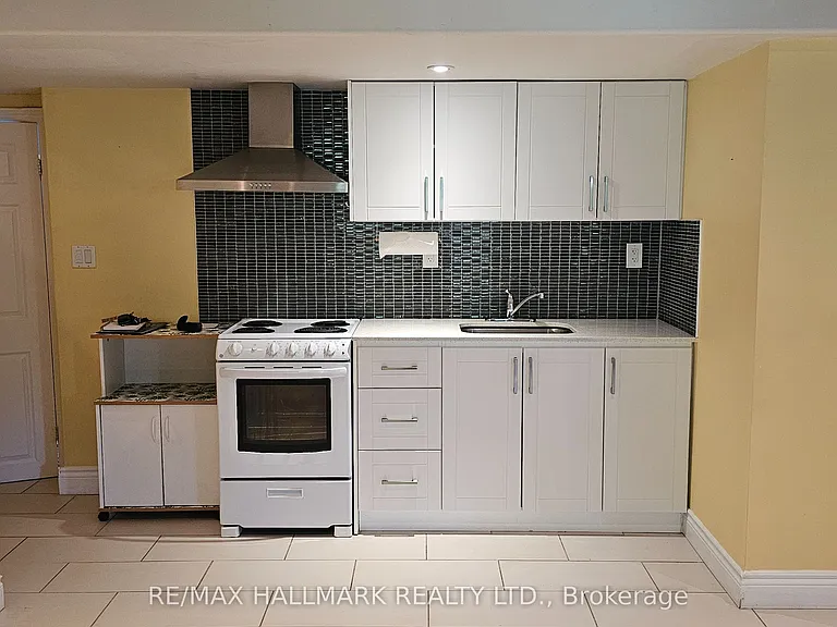 21 Oakside Dr #LOWER LEVEL — Photo 3