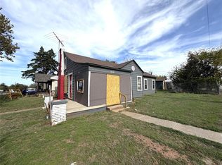 1427 S 14th St, Chickasha, OK 73018