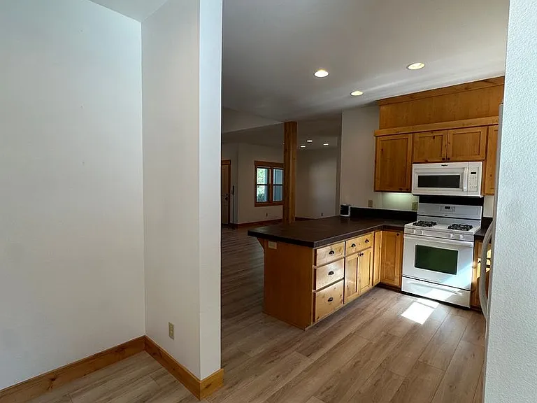 115 NW Mount Washington Dr — Photo 7