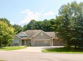 305 Hyder Circle Dr, Plainwell, MI 49080