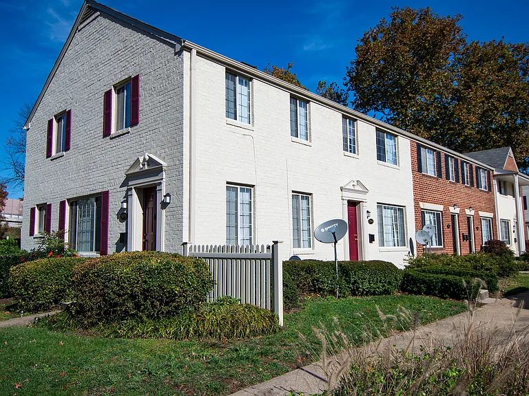 Brookville Townhomes Exterior 18