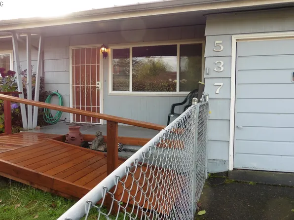 537 E 11th St, Coquille, OR 97423