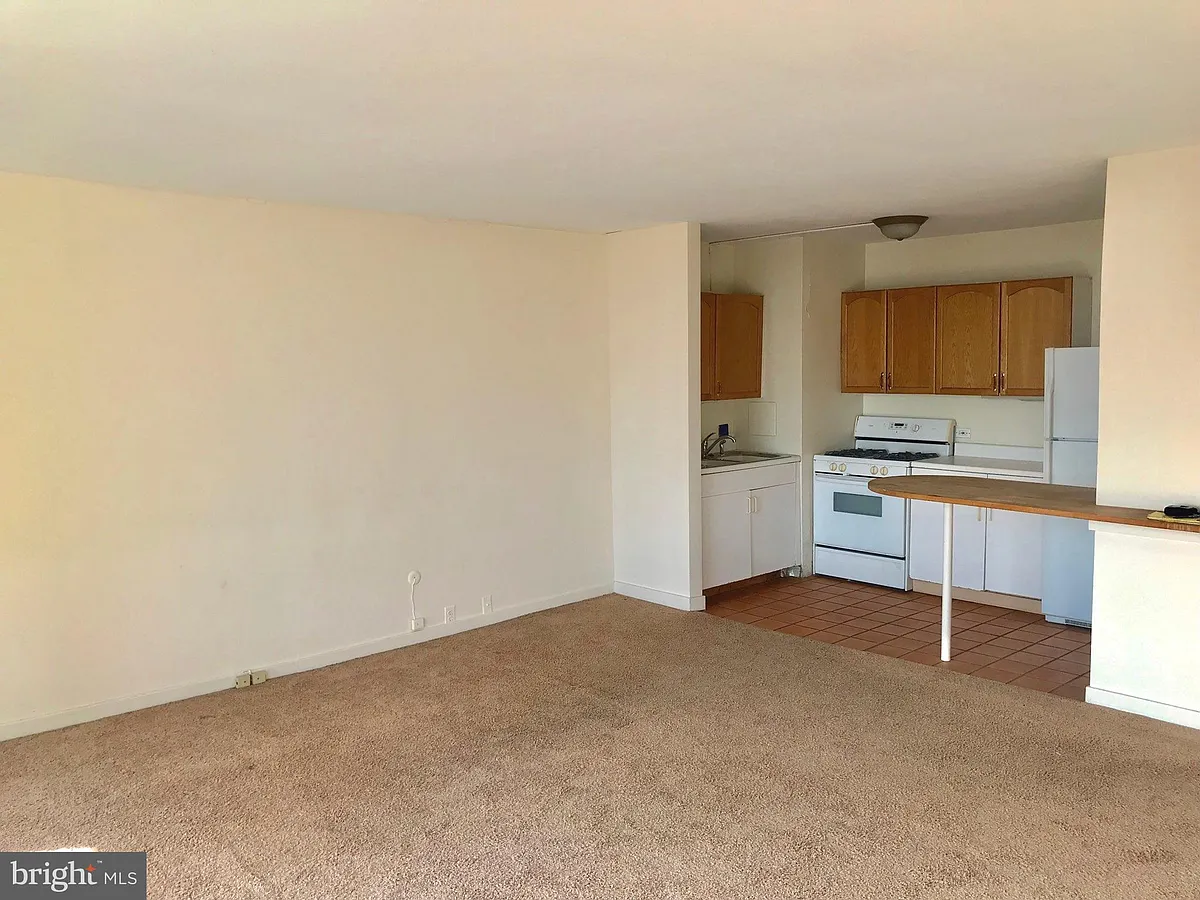 Building Photo - 210 Locust St #19CW