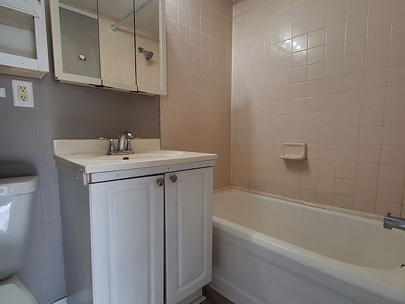 5th image of 1530 N 32nd St #4
