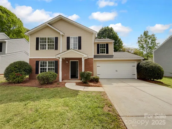 614 Saratoga Dr, Clover, SC 29710