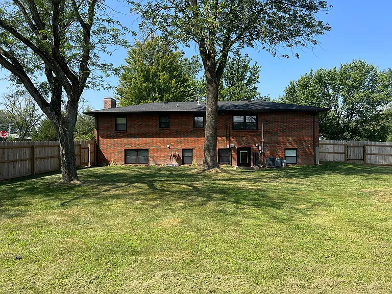 800 N West Park Ln — Photo 4