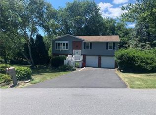 533 Round Table Dr, Nazareth, PA 18064