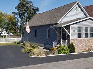 35 Craig St, Watervliet, NY 12189