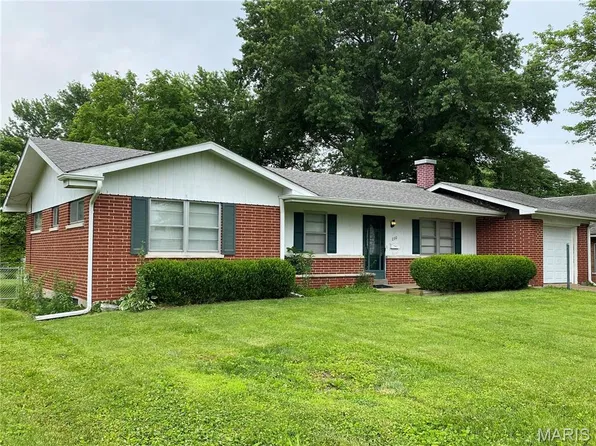 230 N 44th St, Belleville, IL 62226