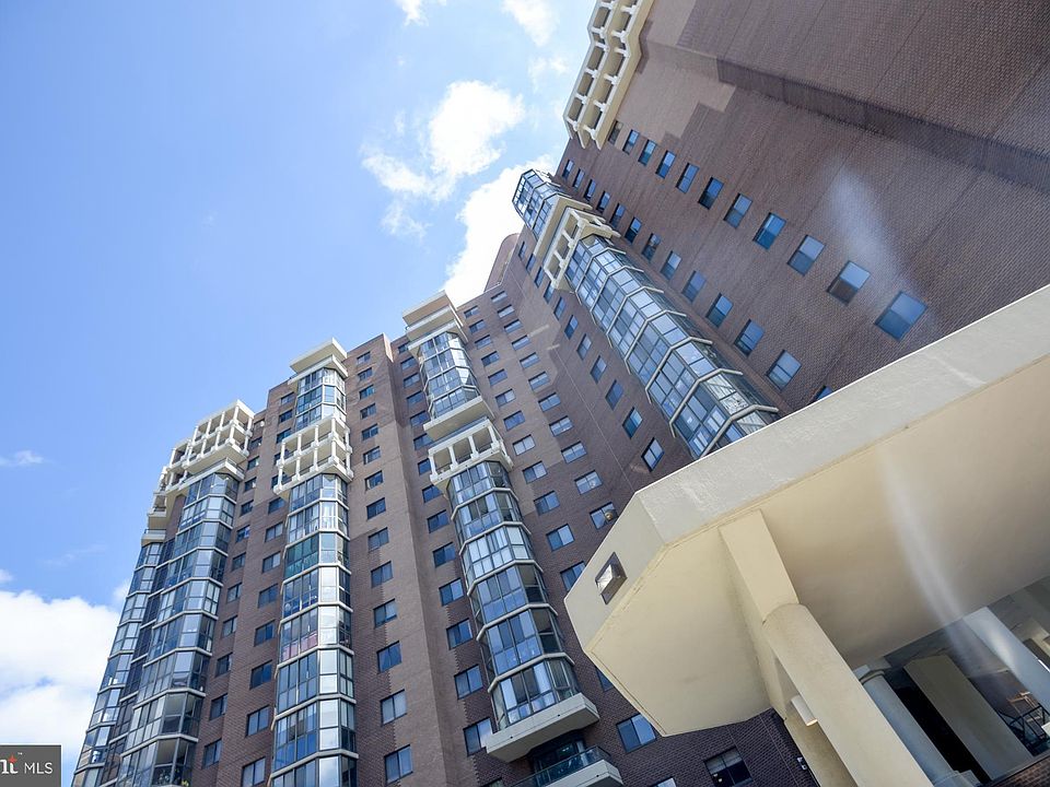1st image of 1600 N Oak St APT 701