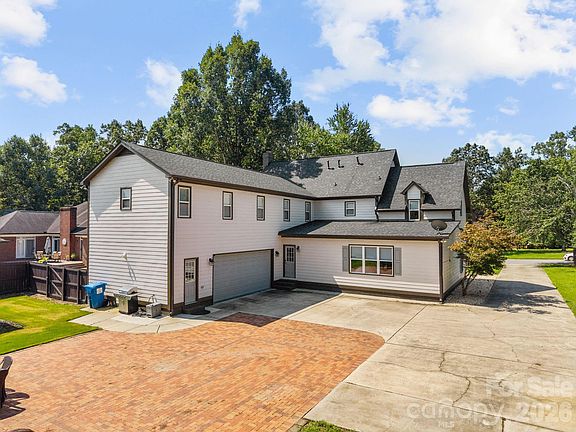 3rd image of 908 Woodhurst Dr