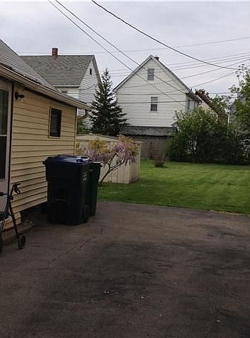 2nd image of 558 Amherst St