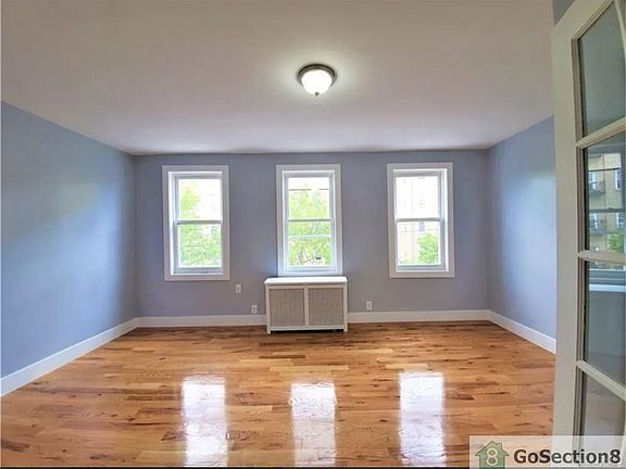4th image of 733 E 236th St #3