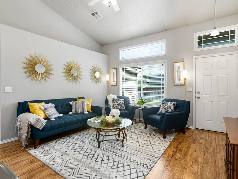 75 S Pebble Ct — Photo 2