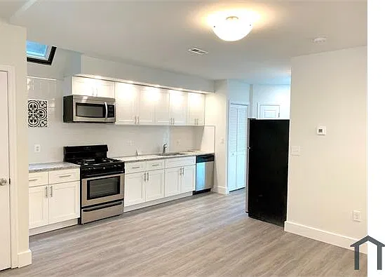 1729 E St NE — Photo 1