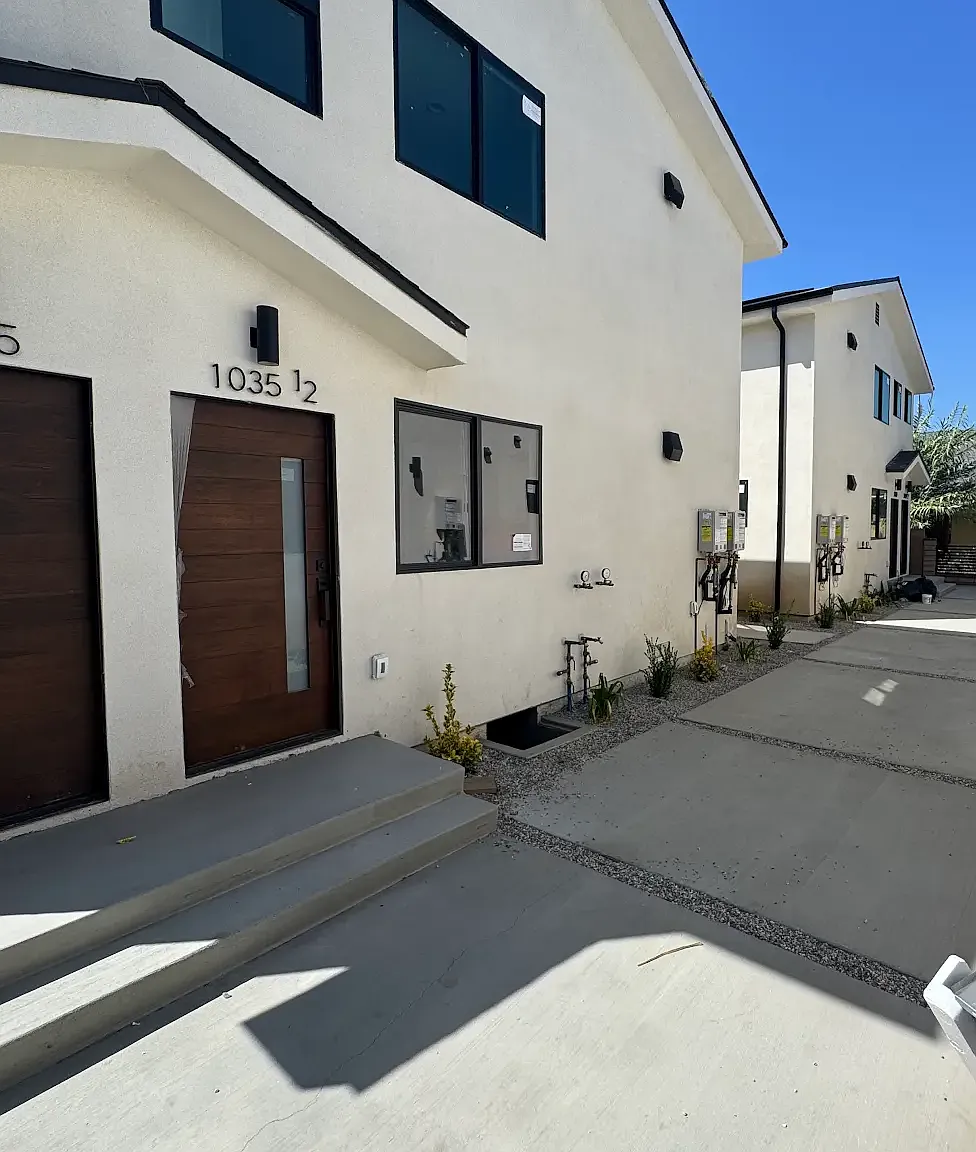 1037 N Marine Ave — Photo 1